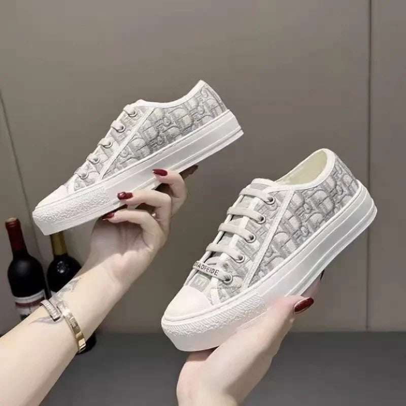 Women's Embroidered canvas shoes