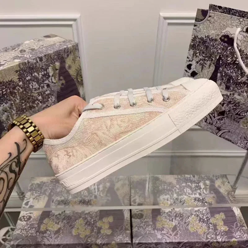 Women's Embroidered canvas shoes