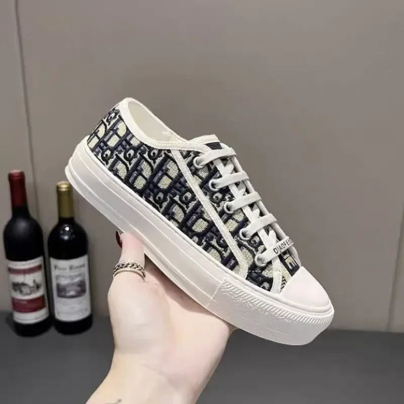 Women's Embroidered canvas shoes