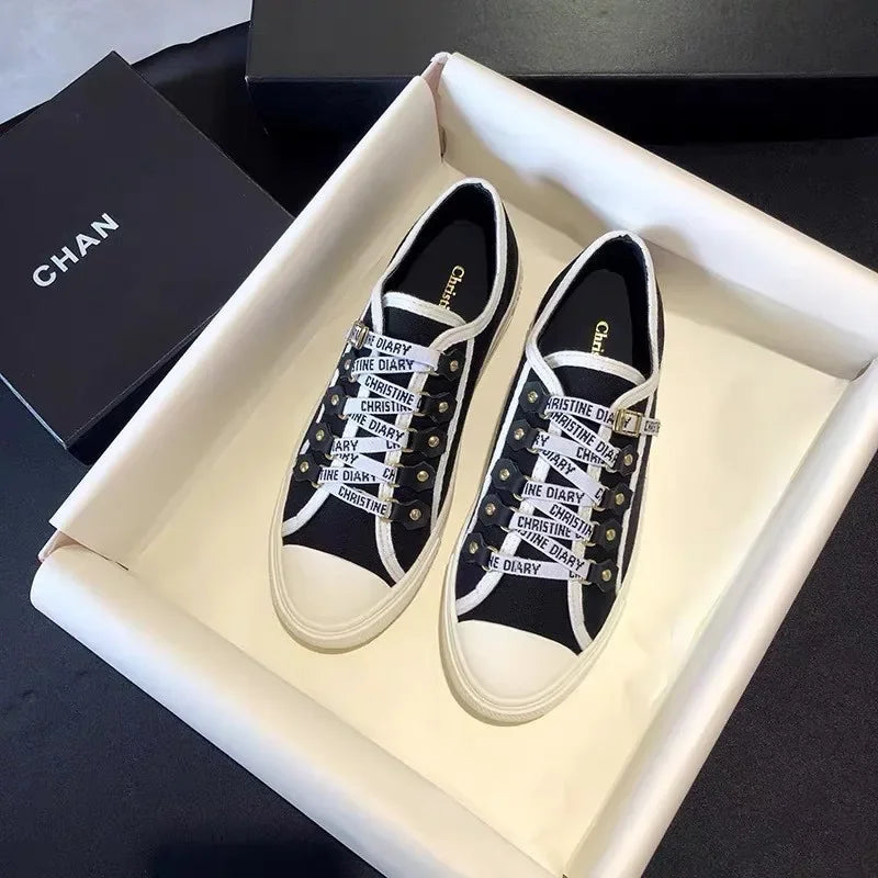 Women's Embroidered canvas shoes