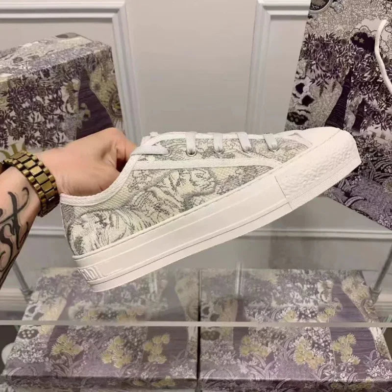 Women's Embroidered canvas shoes